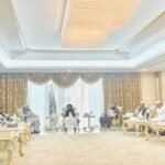 د ا.ا.ا. سفیر په اماراتو کې له مېشتو سوداگرو سره وکتل